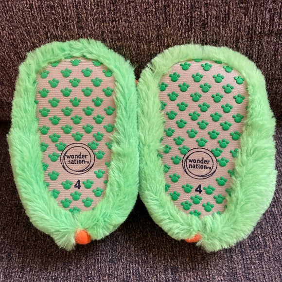 Green Baby monster slippers/shoes/house shoes - Picture 2 of 3